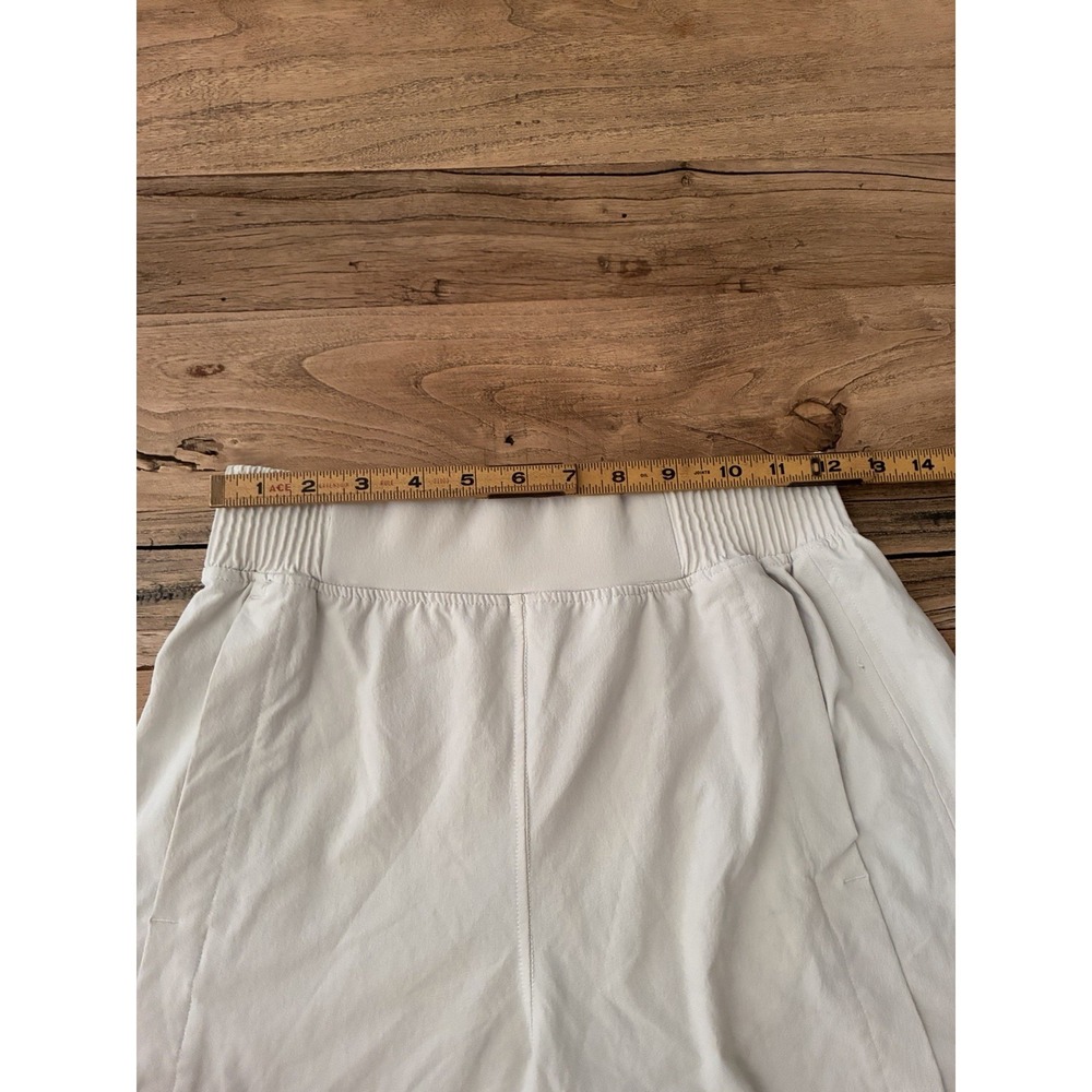 Lululemon Size XS Stretch Woven Relaxed-Fit High-Rise Short 4" - Picture 6 of 7